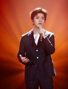 歌手李健携《异乡人》逆战归来 把《歌手》比做母校回来像考研