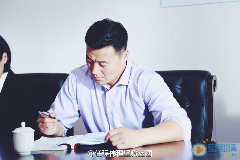 脊梁剧照