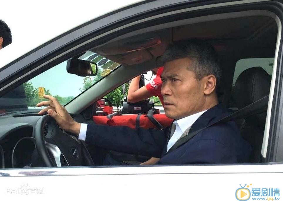 脊梁剧照