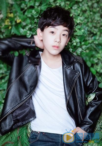 因为遇见你幼年李云恺是谁扮演的？幼年李云恺扮演者黄天崎个人资料及写真生活照欣赏