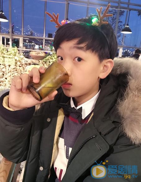 因为遇见你幼年李云恺是谁扮演的？幼年李云恺扮演者黄天崎个人资料及写真生活照欣赏