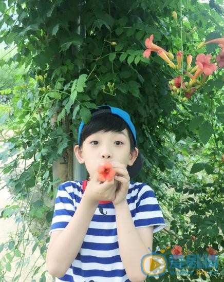 因为遇见你幼年李云恺是谁扮演的？幼年李云恺扮演者黄天崎个人资料及写真生活照欣赏