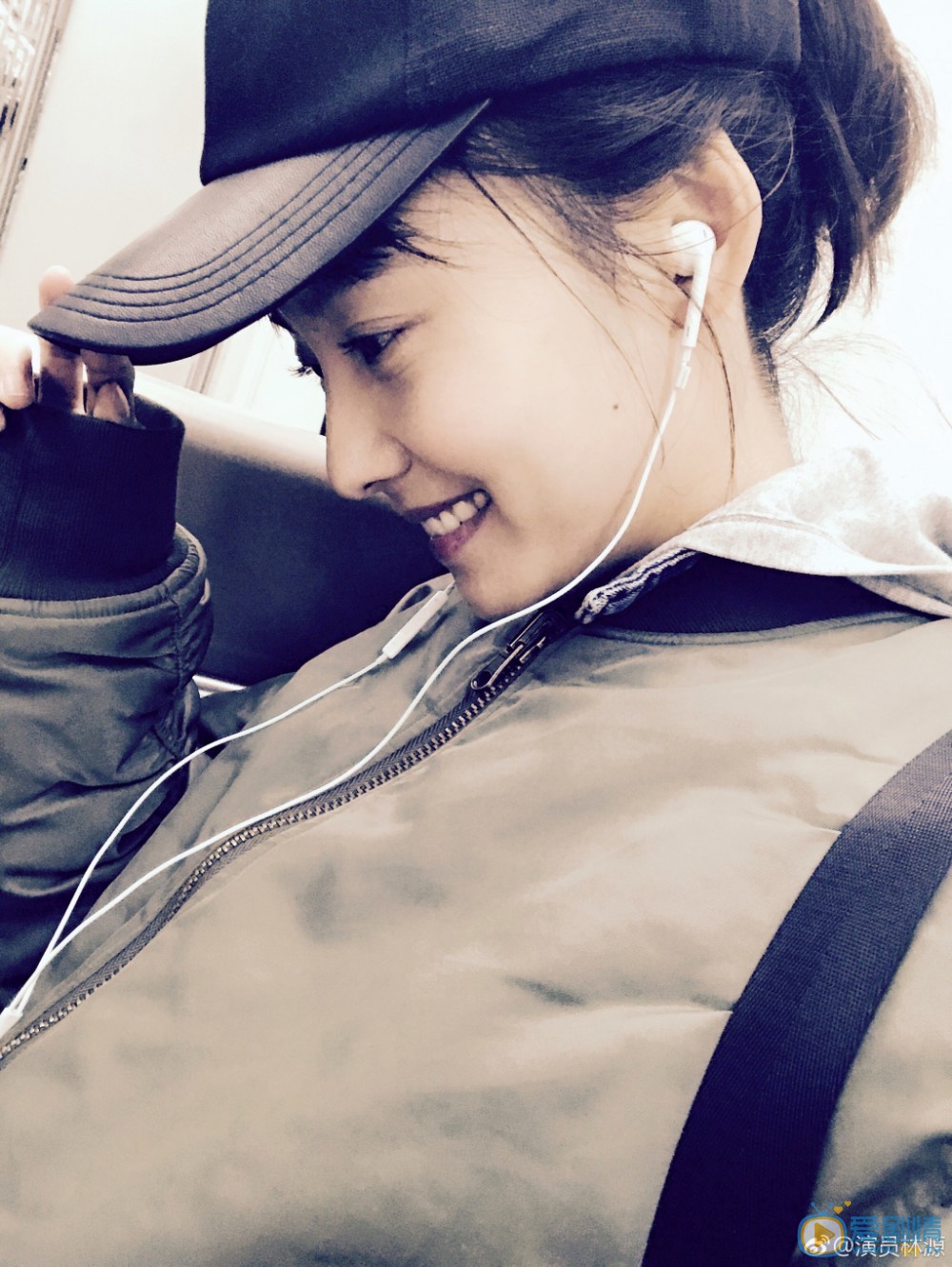 剃刀边缘九儿扮演者林源写真生活照欣赏