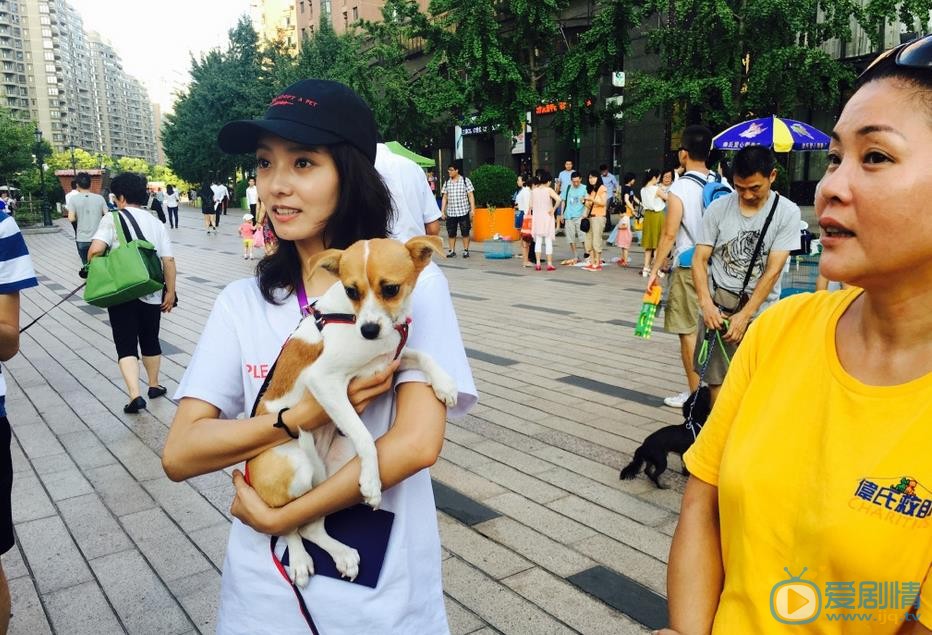 剃刀边缘九儿扮演者林源写真生活照欣赏