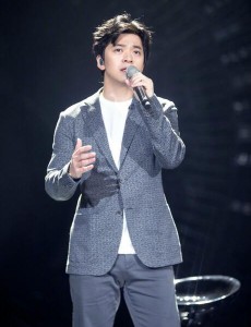 歌手李健彩排私照 李健一首歌再掀集体回忆热潮！