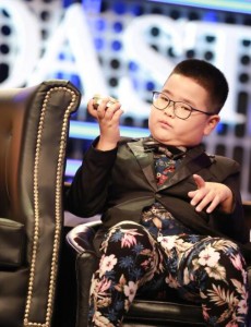 吐槽大会谢飞机魔性开场舞的背景音乐是什么？