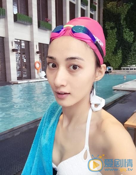 进击吧闪电白无双是谁扮演的？白无双扮演者冯文娟个人资料、写着及生活照欣赏