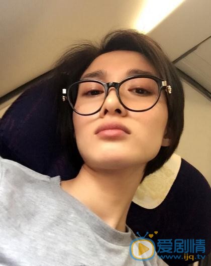 进击吧闪电白无双是谁扮演的？白无双扮演者冯文娟个人资料、写着及生活照欣赏