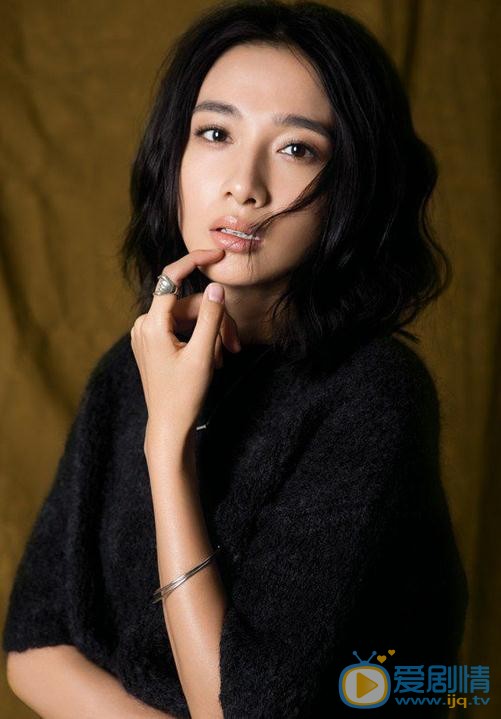 进击吧闪电白无双是谁扮演的？白无双扮演者冯文娟个人资料、写着及生活照欣赏