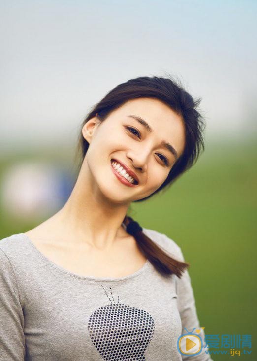 进击吧闪电白无双是谁扮演的?白无双扮演者冯文娟个人资料、写着及生活照欣赏