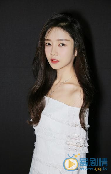 《击剑小子冷子峰》赵伊虹是谁扮演的？赵伊虹扮演者陈娅安个人资料介绍
