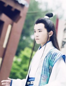 《思美人》少年屈原易烊千玺颜值“美炸天” 侧颜美照舔屏（组图）