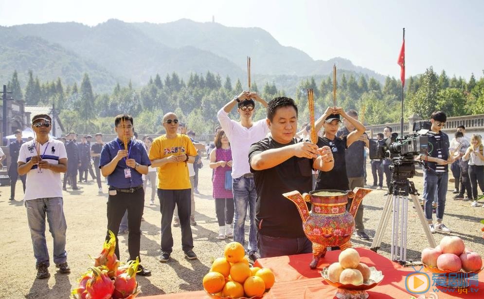 英雄烈开机发布会