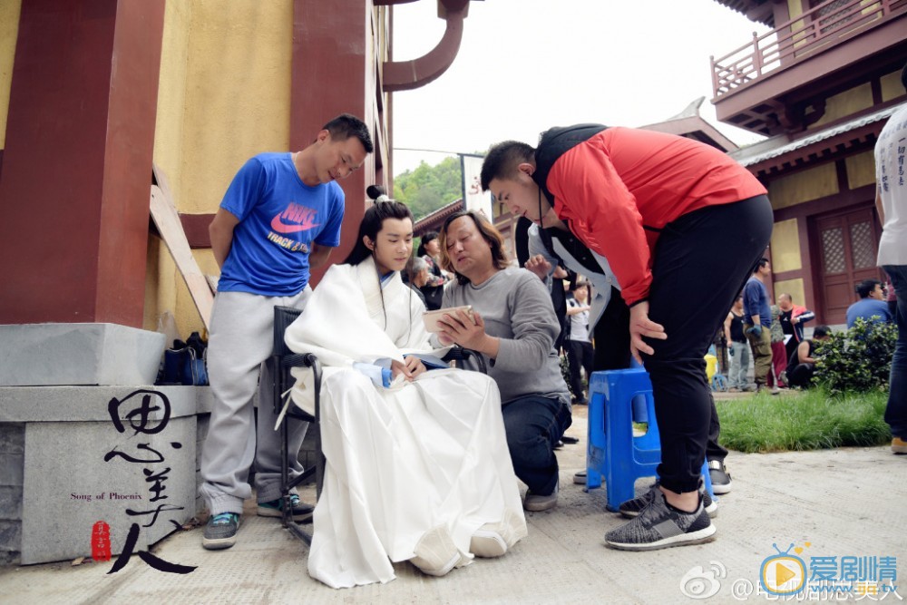 思美人将播 小屈原易烊千玺幕后拍摄花絮照曝光