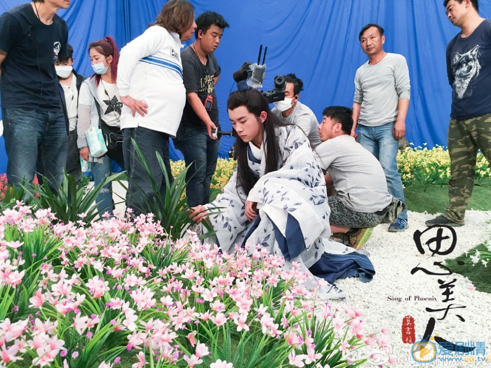 思美人将播 小屈原易烊千玺幕后拍摄花絮照曝光