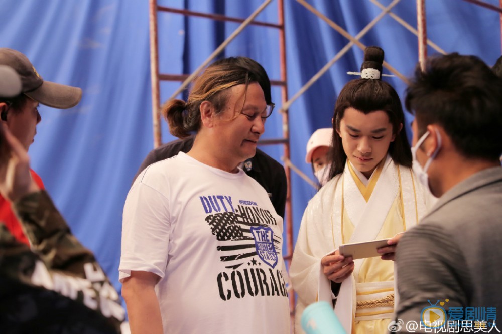 思美人将播 小屈原易烊千玺幕后拍摄花絮照曝光