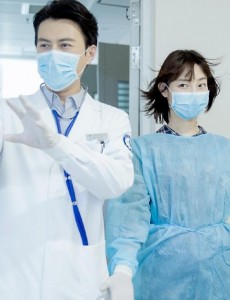 电视剧《外科风云》和《长大》讲述的内容一样吗？两部剧的区别是什么？