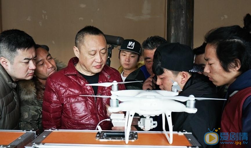 兵临旗下片场照