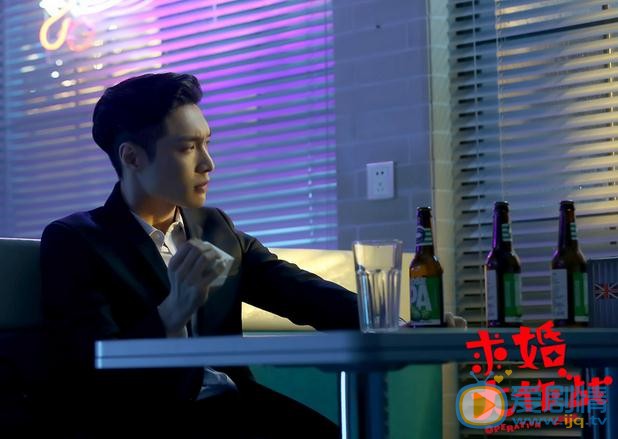 中国版《求婚大作战》将播 张艺兴西装照变身忧郁小王子