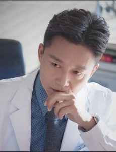 外科风云第一集刘奕君带的手表是什么牌子的？多少钱？