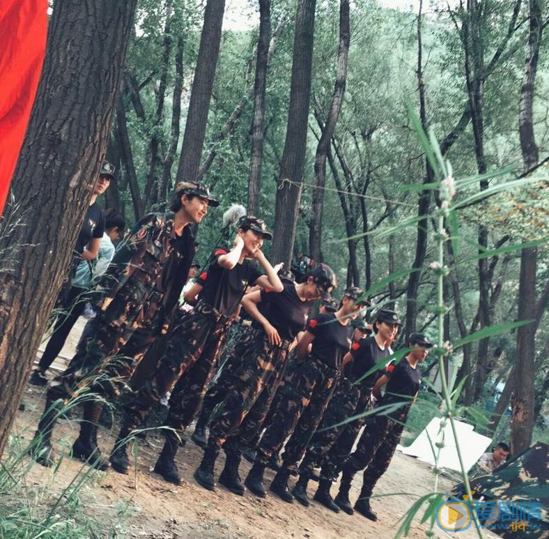 女兵突击剧照