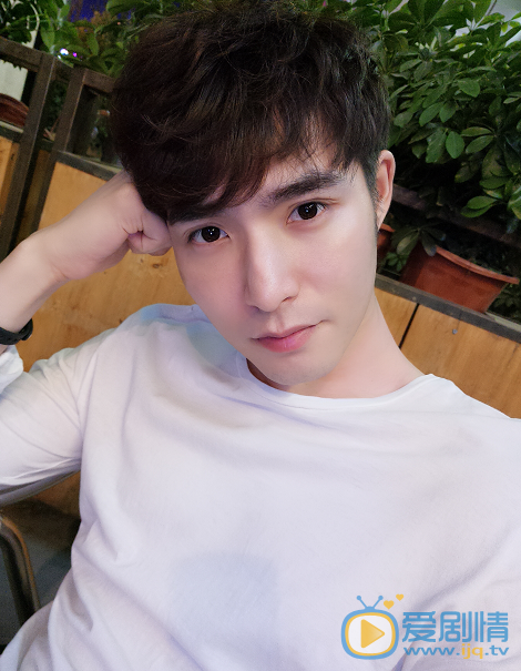 一粒红尘顾毅然是谁演的？顾毅然扮演者李思阳个人资料及写真照欣赏