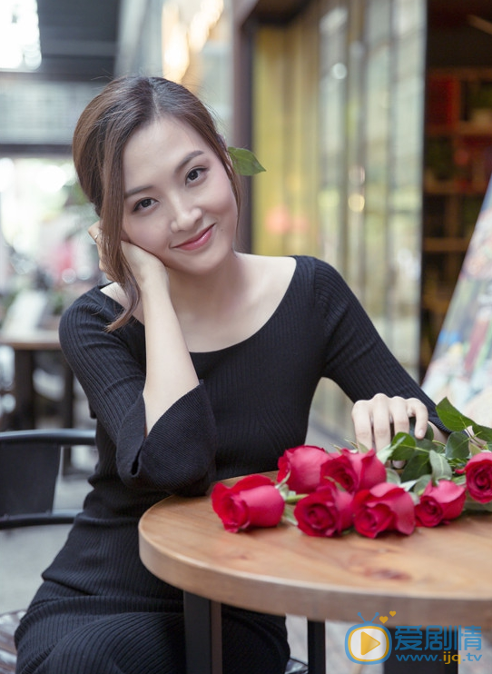  我的前半生薇薇安是谁演的？薇薇安扮演者郑罗茜个人资料及写真生活照欣赏