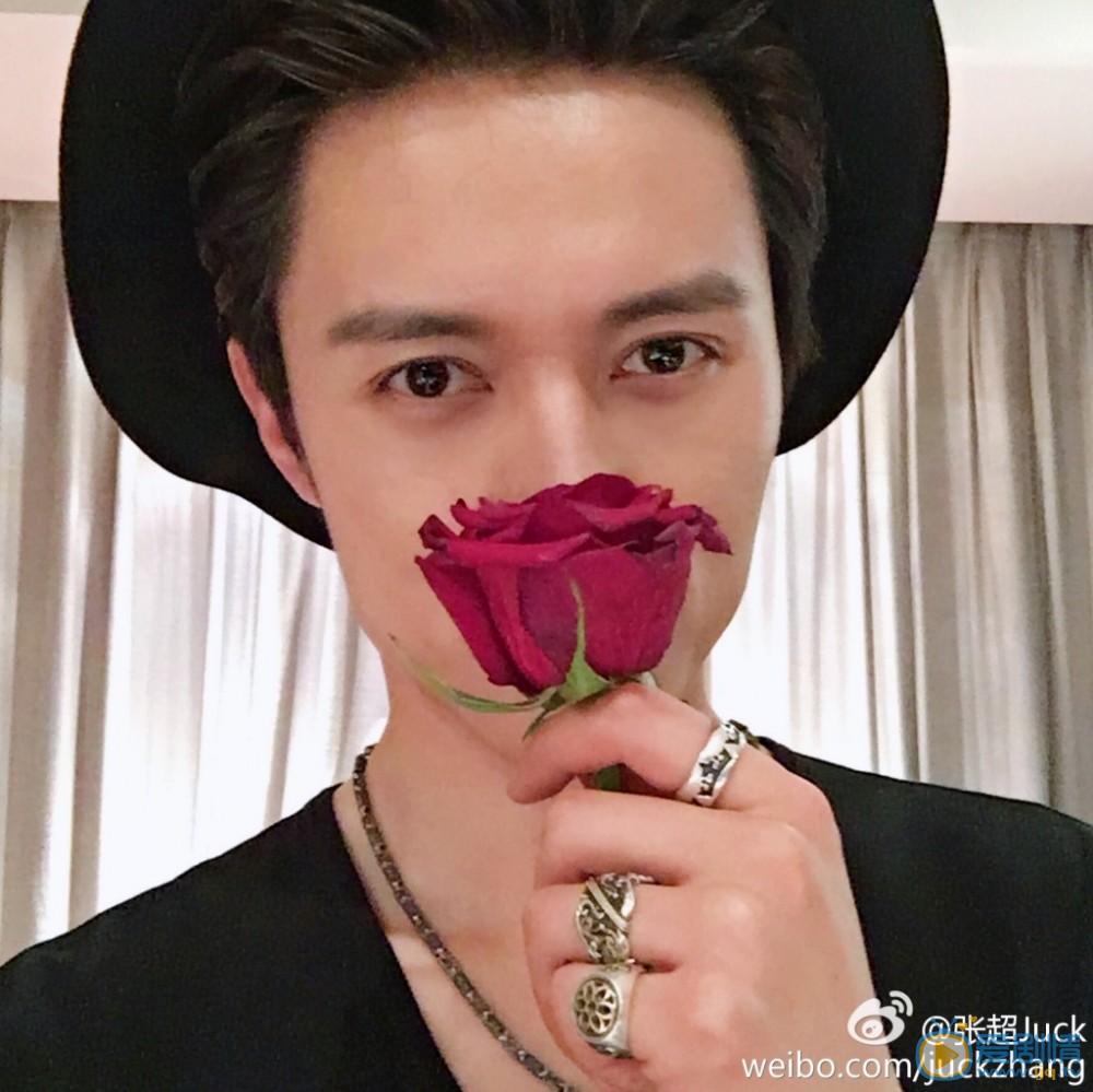 复合大师余光扮演者张超写真生活照