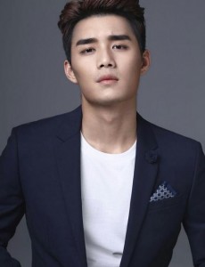 深海利剑高迪是谁扮演的？深海利剑高迪扮演者张家鼎个人资料、写真及生活照欣赏