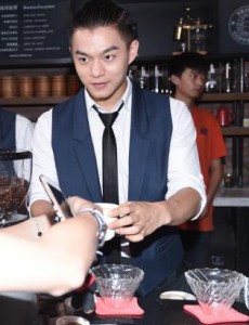王子咖啡店黄皇是谁扮演的？王子咖啡店黄皇扮演者朱润个人资料及海量照片欣赏