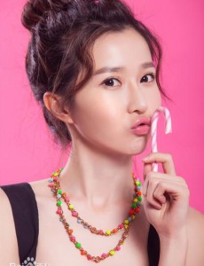 何所冬暖何所夏凉露露是谁扮演的？露露扮演者周奕彤个人资料、写真生活照