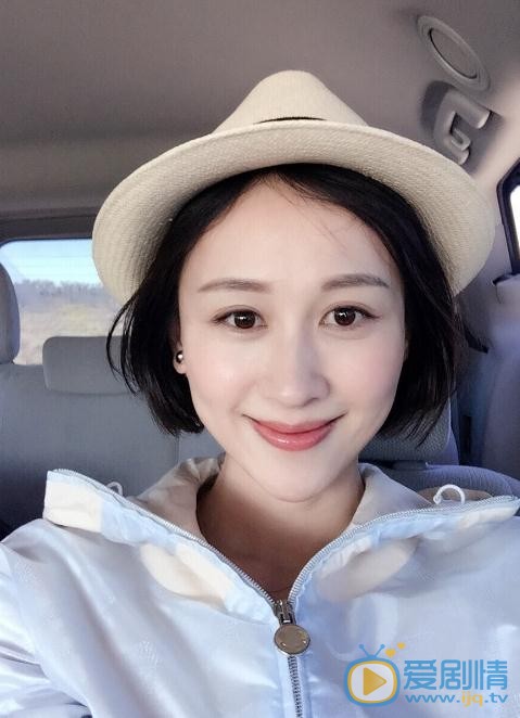 那些年我们正年轻向晴是谁演的？向晴扮演者练束梅个人资料、写真及生活照欣赏