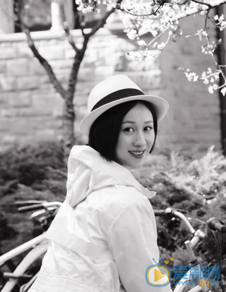 那些年我们正年轻向晴是谁演的？向晴扮演者练束梅个人资料、写真及生活照欣赏