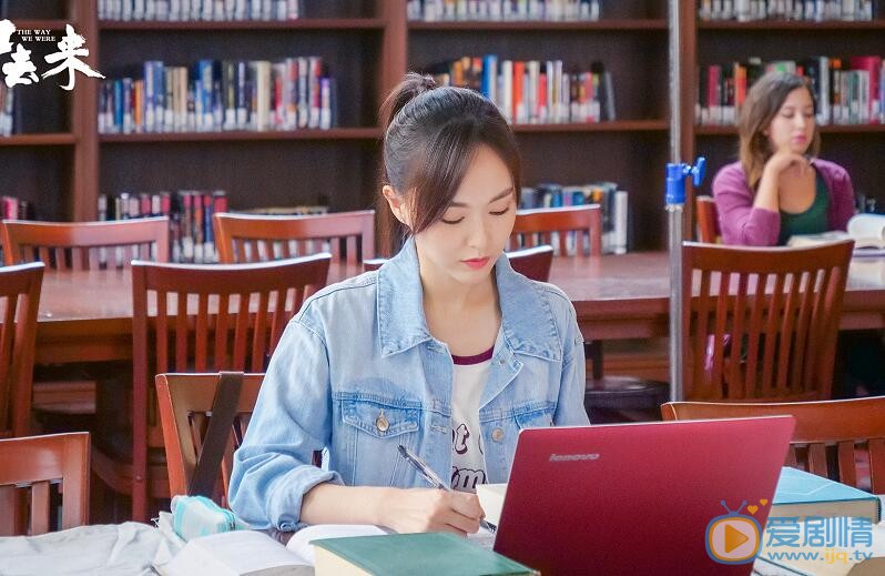 归去来曝光全新萧清剧照 唐嫣被赞最美女学霸