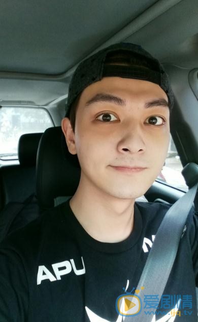 柒个我白向荣是谁演的？柒个我白向荣扮演者张晓谦个人资料、写真及生活照欣赏