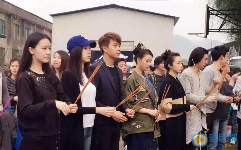 柜中美人片场照