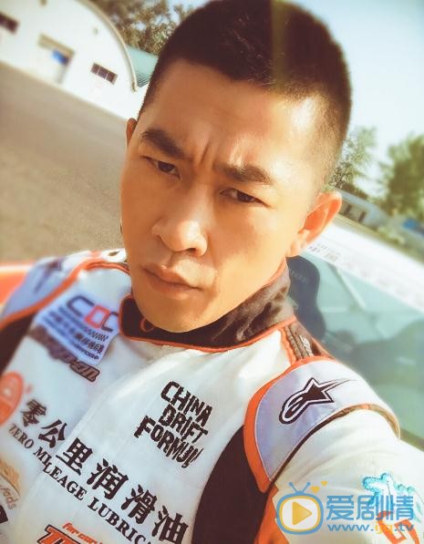 我的体育老师韩金龙是谁演的？韩金龙扮演者周岩个人资料、写真及生活照欣赏
