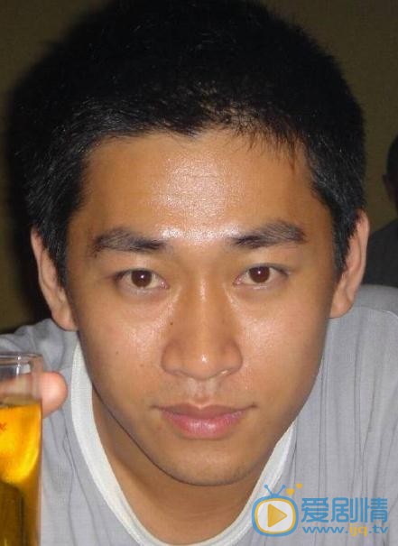 我的体育老师韩金龙是谁演的？韩金龙扮演者周岩个人资料、写真及生活照欣赏