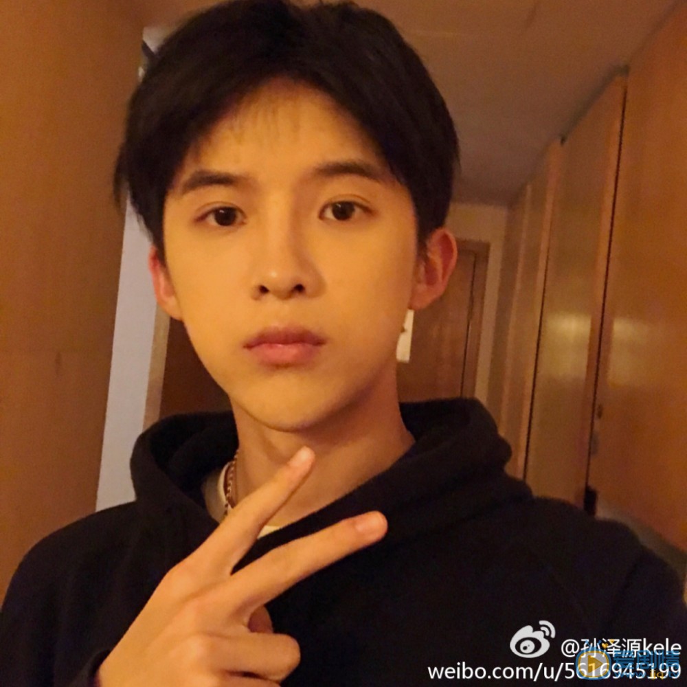 无法拥抱的你尹时焕是谁演的？尹时焕扮演者孙泽源个人资料及生活写真照欣赏 