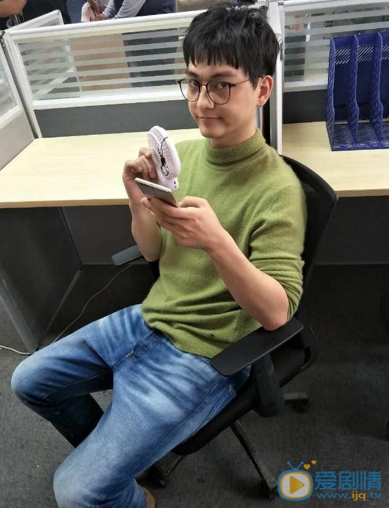 我不是精英费明扮演者张晓谦个人资料、海量生活照欣赏
