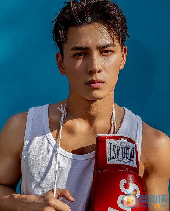 那刻的怦然心动邱家武是谁扮演的?邱家武扮演者洪尧个人资料、写真及生活照欣赏