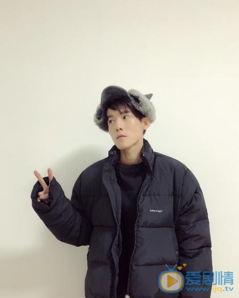 凤囚凰何戢是谁演的？凤囚凰何戢扮演者朱戬个人资料、写真及生活照欣赏