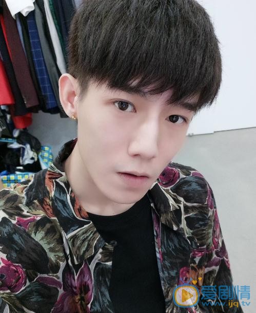 凤囚凰何戢是谁演的？凤囚凰何戢扮演者朱戬个人资料、写真及生活照欣赏