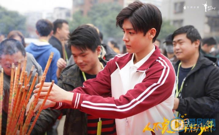 人不彪悍枉少年开机发布会