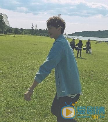 我站在桥上看风景阮旗是谁演的？我站在桥上看风景阮旗扮演者个人资料、写真及生活照欣赏