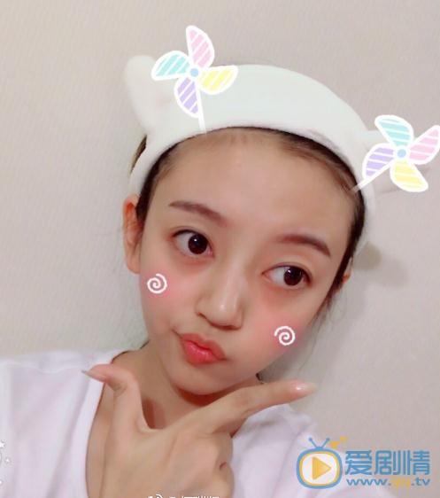 我站在桥上看风景江浴如是谁扮演的？江浴如扮演者何瑞贤个人资料、写真及生活照欣赏