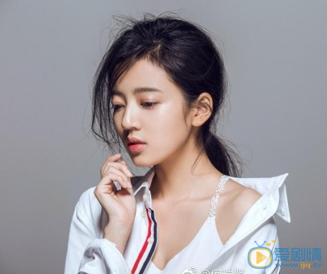 我站在桥上看风景江浴如是谁扮演的？江浴如扮演者何瑞贤个人资料、写真及生活照欣赏