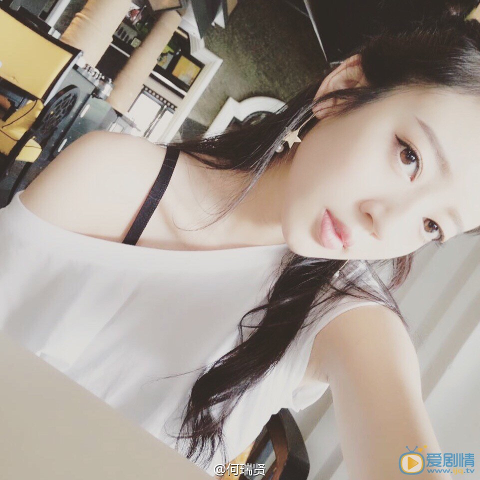 我站在桥上看风景江浴如是谁扮演的？江浴如扮演者何瑞贤个人资料、写真及生活照欣赏