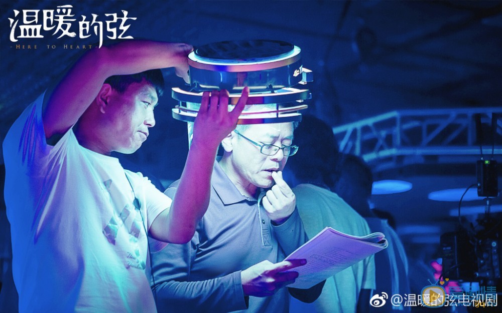 温暖的弦片场照