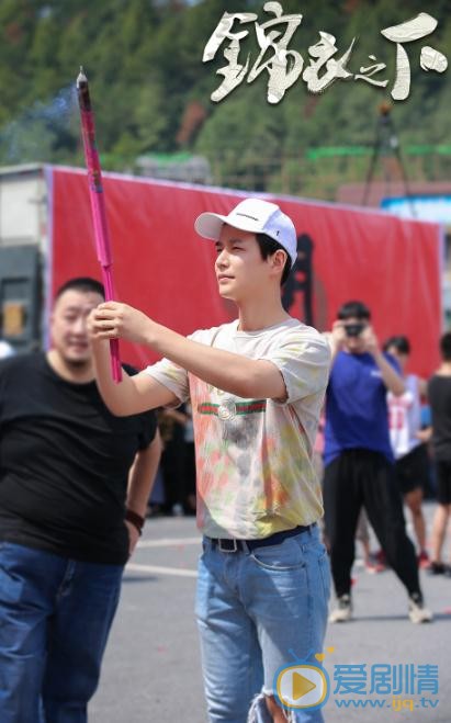 锦衣之下发布会